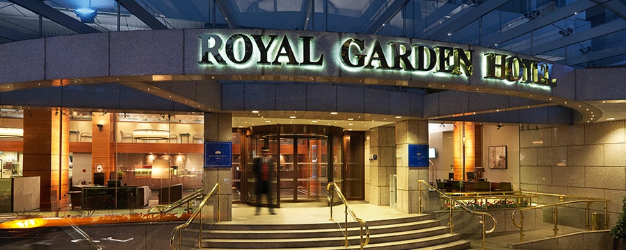 ロイヤル・ガーデン・ホテル（ロンドン）の入口