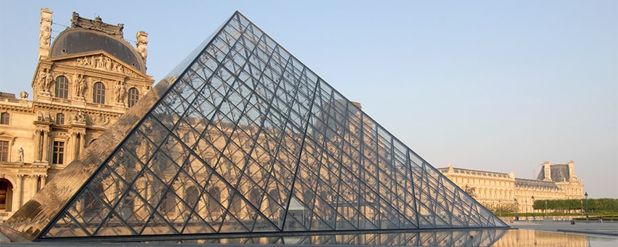 ルーヴル美術館のルーブル・ピラミッド