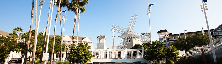 フロリダ ディズニー・ビーチクラブ・リゾートの風車と橋